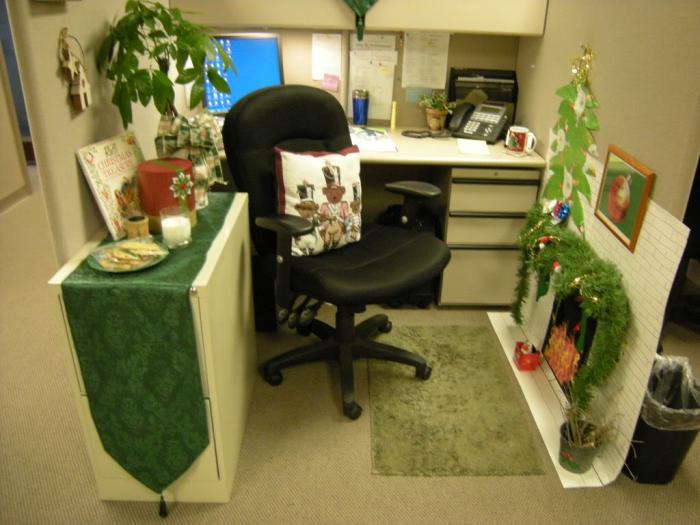 How to decorate a small office cubicle